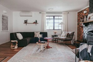 TV, fireplace, stereo - Wandarra Homestead | Luxury Country Retreat (Lue)