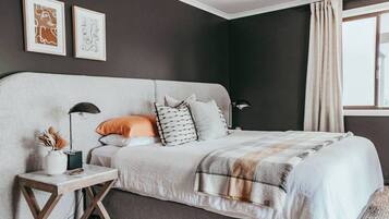 4 bedrooms, iron/ironing board, travel cot, free WiFi