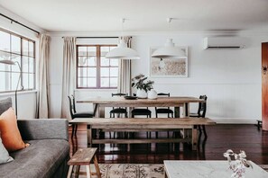 TV, fireplace, stereo - Wandarra Homestead | Luxury Country Retreat (Lue)