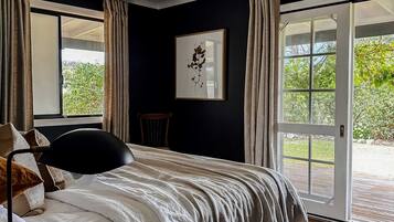 4 bedrooms, iron/ironing board, travel cot, free WiFi