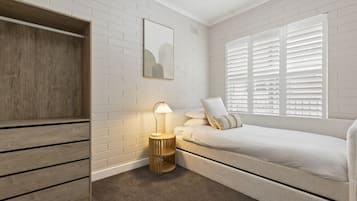 2 bedrooms, iron/ironing board, WiFi, bed sheets