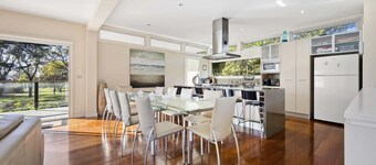Spacious 3-Bed Townhouse Near Dromana Beach
