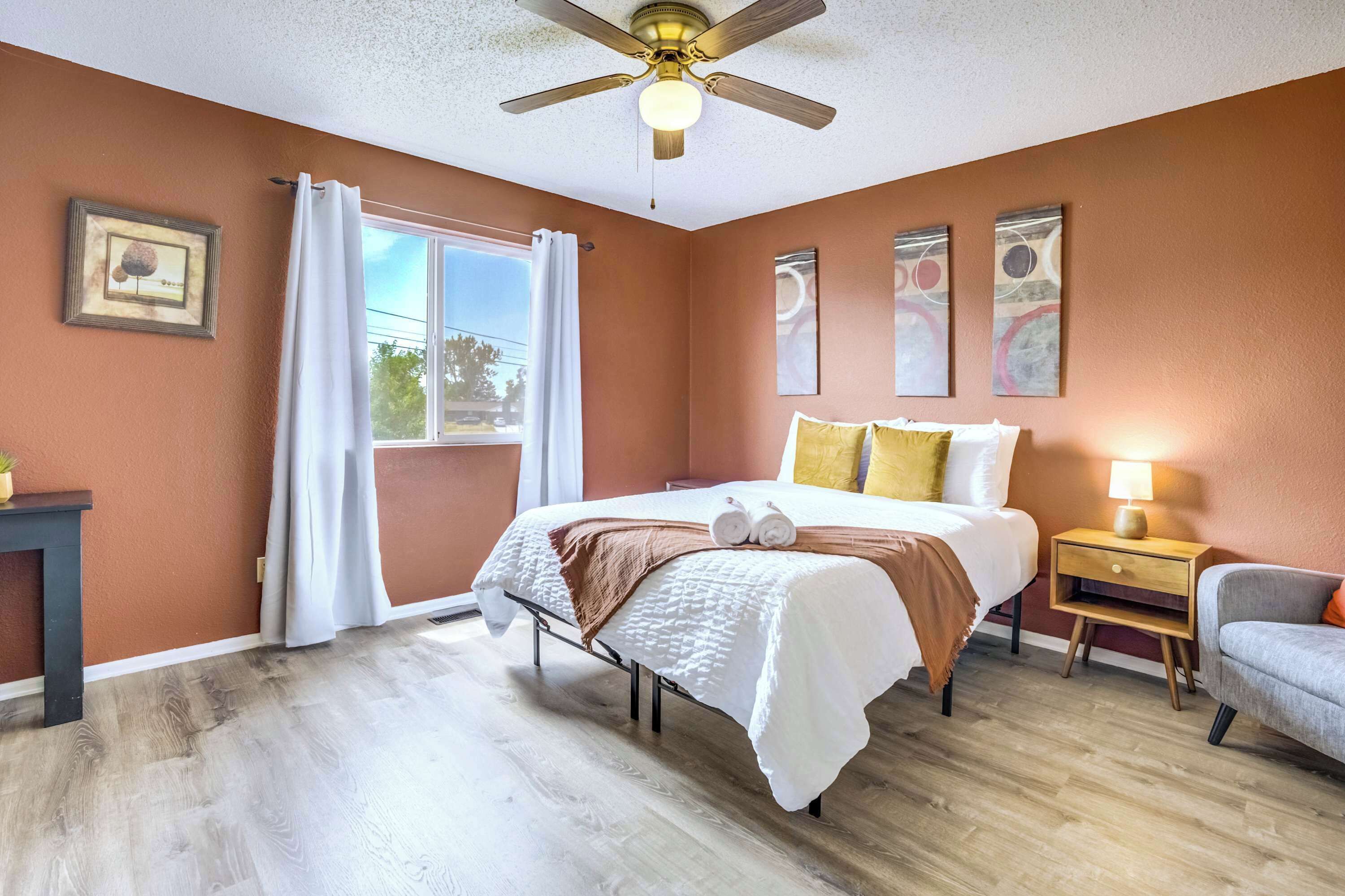 4 dormitorios, tabla de planchar con plancha, cuna de viaje y wifi