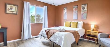 4 dormitorios, tabla de planchar con plancha, cuna de viaje y wifi