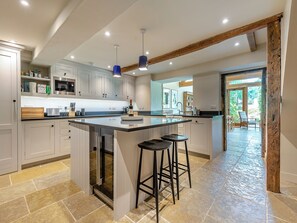 Lave-vaisselle, chaise haute