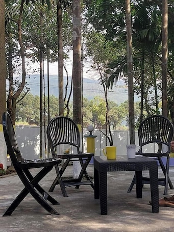Exterior. Naljuri Inn Hotel