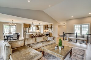 TV, fireplace, books - Walk to Beaches + Restaurants: Elkhart Lake Escape (Elkhart Lake)
