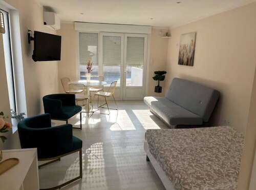 Studio 4 personnes piscine et jacuzzi privé