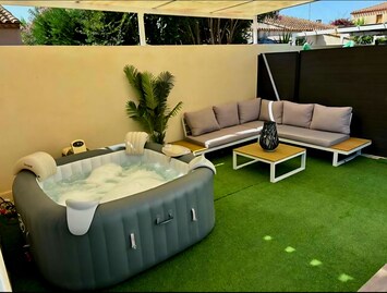 Bain à remous extérieur
