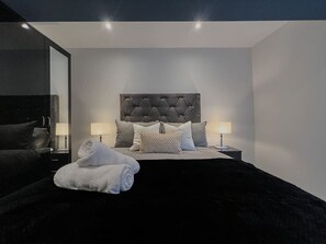 2 bedrooms, desk, iron/ironing board, WiFi