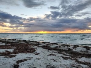 A beach with a rocky foreground and a sunset in the background. - 4 Star Holiday Home in Vig (Vig)