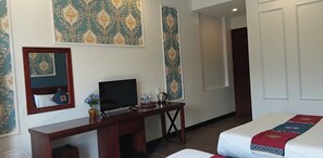 Phòng đôi hoặc 2 giường đơn dành cho gia đình, 2 giường cỡ queen, quang cảnh núi | Bàn, truy cập Internet không dây miễn phí