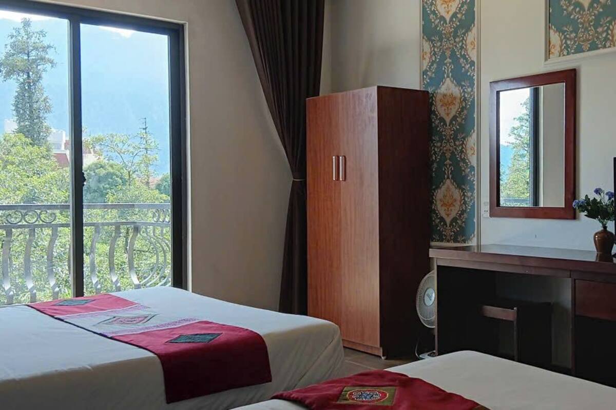 Phòng đôi hoặc 2 giường đơn Superior, 2 giường cỡ queen, phòng tắm riêng, quang cảnh núi | Bàn, truy cập Internet không dây miễn phí