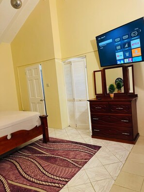 3 bedrooms, in-room safe, iron/ironing board, free WiFi