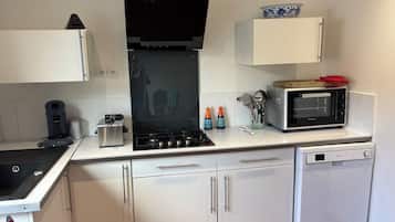 Micro-ondes, four, plaque de cuisson, lave-vaisselle