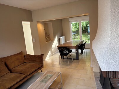 House ideal for family or employees 4 bedrooms, garden, garage, fireplace