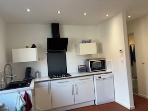 Microwave, oven, stovetop, dishwasher