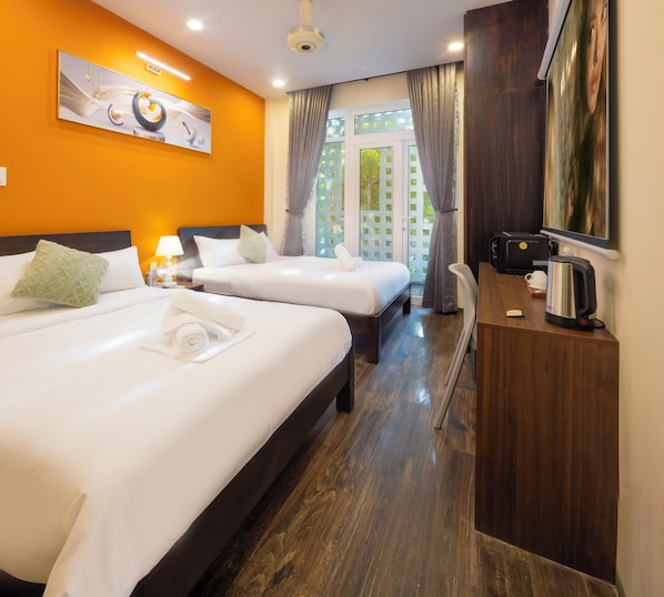 Habitación cuádruple familiar | Escritorio, cortinas opacas, tabla de planchar con plancha y wifi gratis