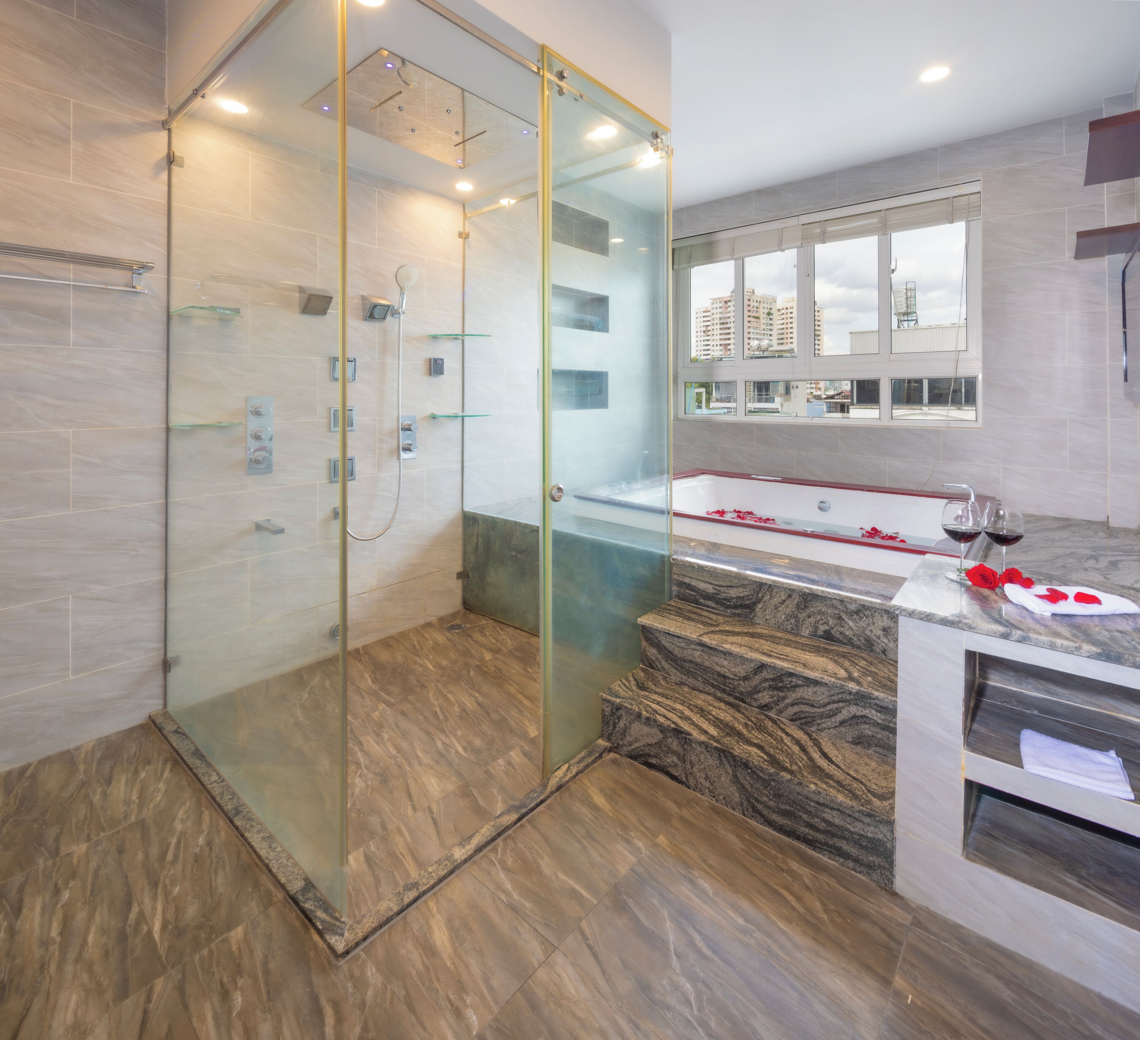 Royal Studio Suite | Bathroom