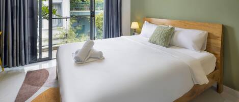Deluxe Double Room, Balcony, City View | Desk, blackout drapes, iron/ironing board, free WiFi