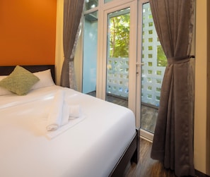 Family Quadruple Room | Desk, blackout curtains, soundproofing, iron/ironing board - Diamond Crown 2 (phuong Nhieu Loc)