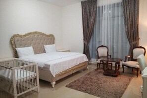 3 chambres, fer et planche à repasser, Wi-Fi, draps fournis