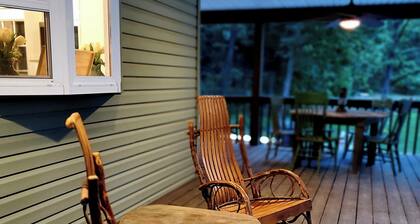 Charming 3-BED Cottage- WiFi & Fishing Pond in Eldon, MO -15 MIN to Bagnell Dam!