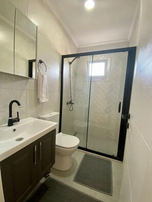 Máy sấy tóc, khăn tắm