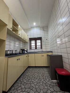 Microwave, dishwasher