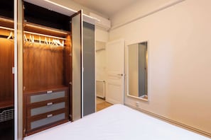 1 chambre, fer et planche à repasser, accès Internet, draps fournis
