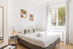 1 bedroom, iron/ironing board, internet, bed sheets