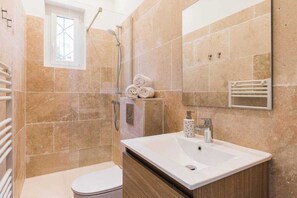 تجهيزات دش، مجففات شعر، مناشف