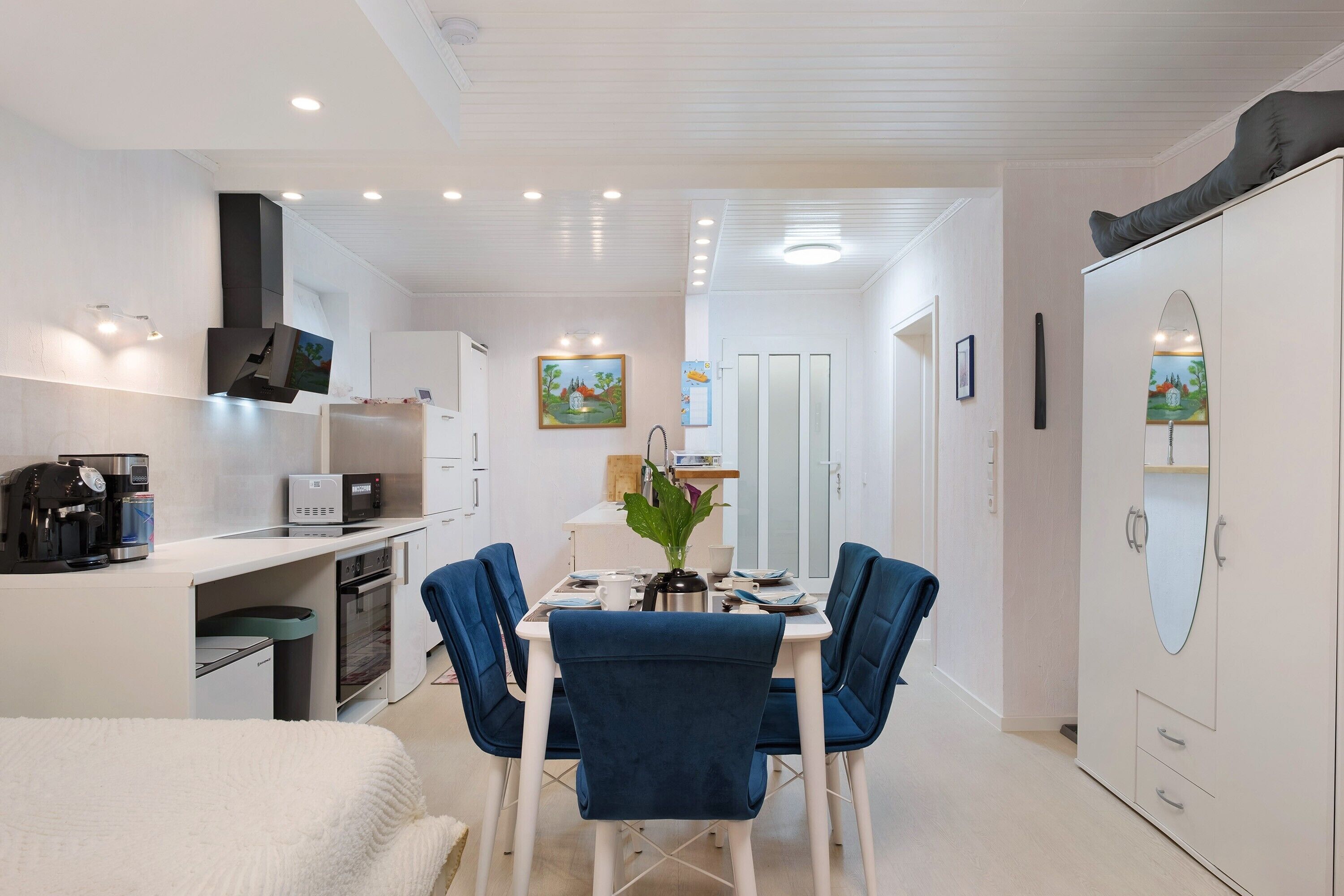 Kühlschrank, Mikrowelle, Ofen, Herdplatte