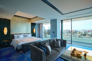 奢华客房, 无烟房, 城市景观 (King, ONSEN, Club Lounge Access) | 高档床上用品、羽绒被、迷你吧、客房内保险箱