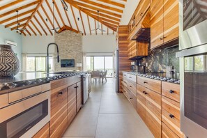 Refrigerador, microondas, horno y lavavajillas 