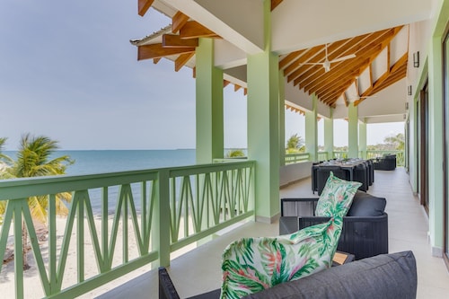 Luxury Penthouse 631: 5BR, Sleeps 13, Sea View