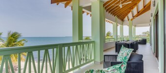 Luxury Penthouse 631: 5BR, Sleeps 13, Sea View