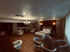 Deluxe Suite | Meja, ruang kerja komputer riba, Wi-fi percuma