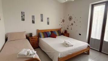 2 Schlafzimmer, Schreibtisch, Bügeleisen/Bügelbrett, kostenloses WLAN