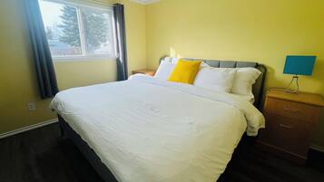 2 Schlafzimmer, Zimmersafe, Schreibtisch, Bügeleisen/Bügelbrett