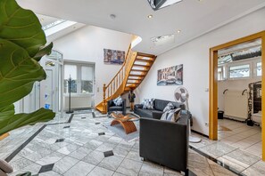 TV, stereo - Apartment 'Heimatglück Vulkaneifel' with Private Terrace and Wi-Fi (Salm)