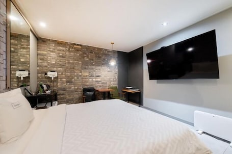 Double Room | Free WiFi