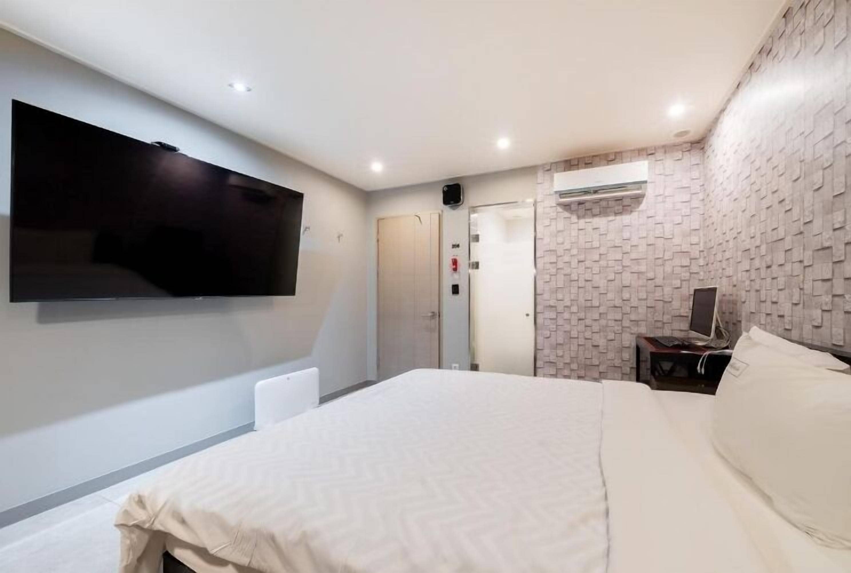 Double Room | Free WiFi