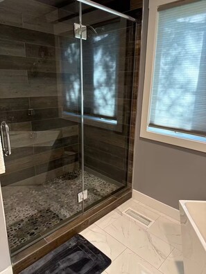 Shower, towels, soap, toilet paper - Outdoor Play or Relax Paradise Incredible Mtn View (Alpine)