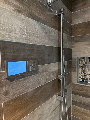 Dusche, Handtücher, Seife, Toilettenpapier