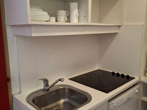 Fridge, microwave, oven, dishwasher - Charming 3-Room Apartment Ski-In/Ski-Out (Saint-François-Longchamp)
