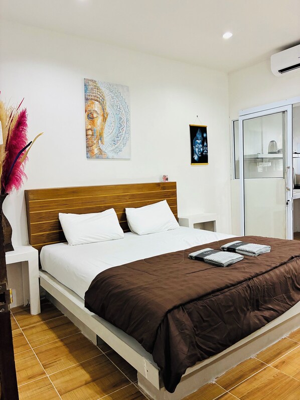 Superior Double Room, City View | Desk, laptop workspace, free WiFi, bed sheets