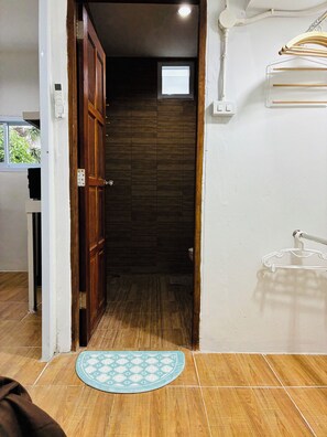 Shower, free toiletries, hair dryer, towels