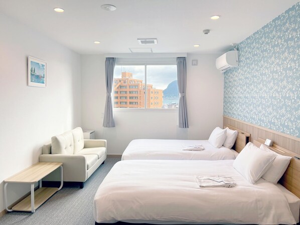 Escritorio, wifi gratis y ropa de cama