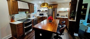 Chic Designer Getaway; Private Cul-de-Sac; Veteran-Owned